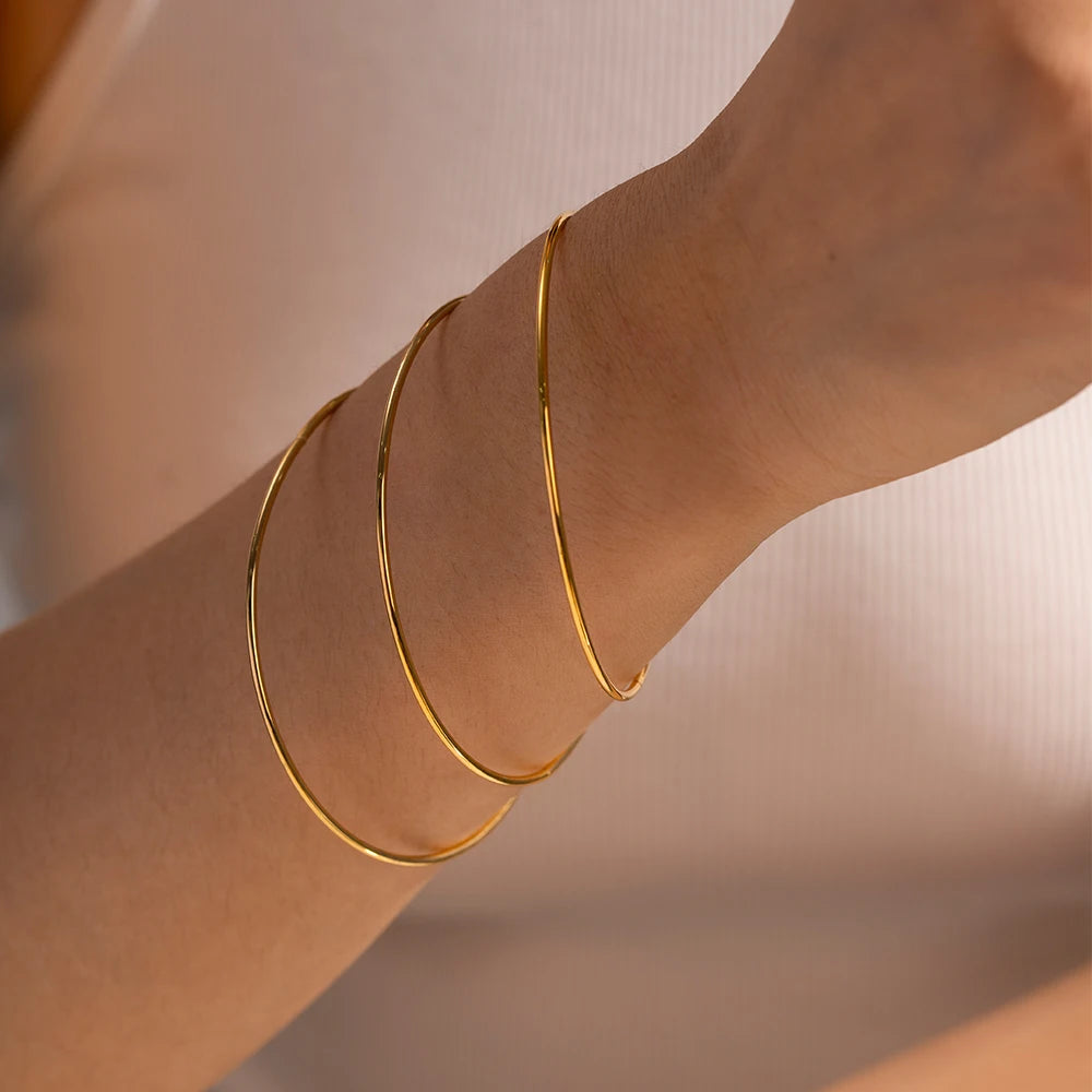 Simple Gold Circle Bangle