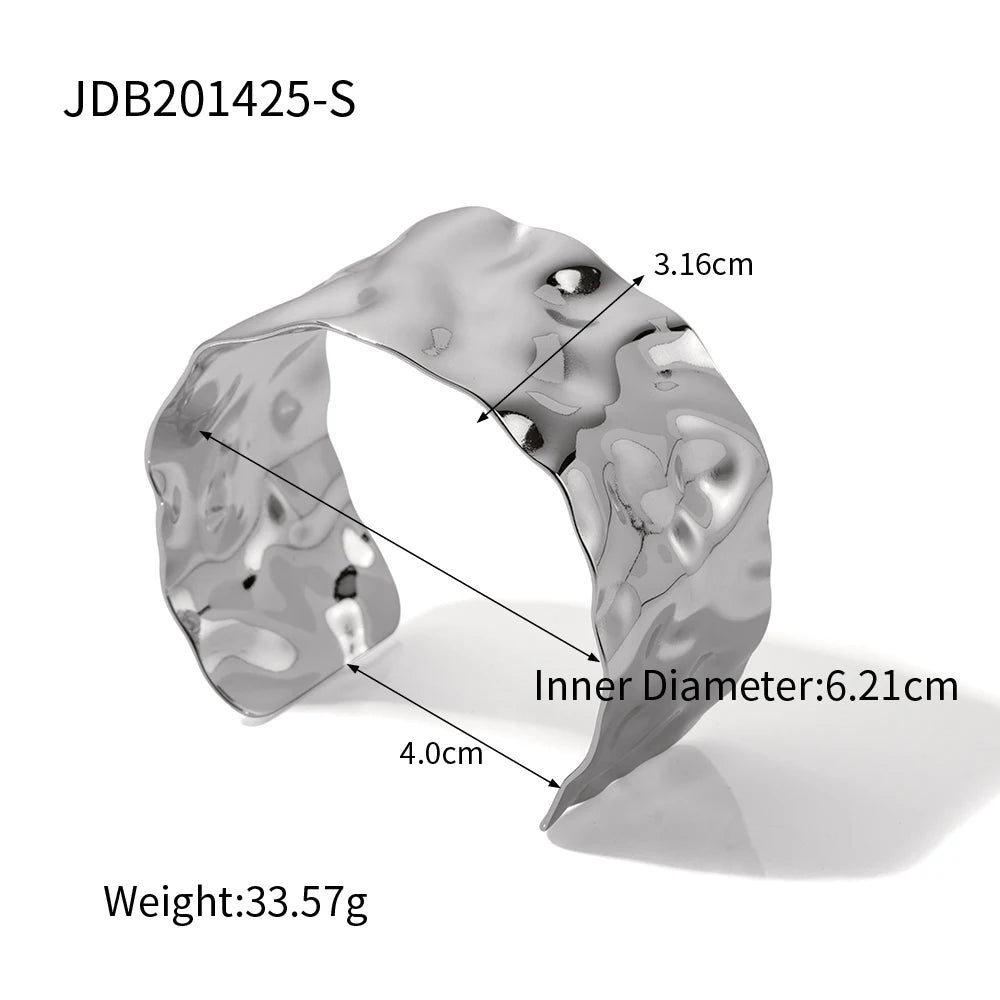 Hammer Pattern Gold Bracelet