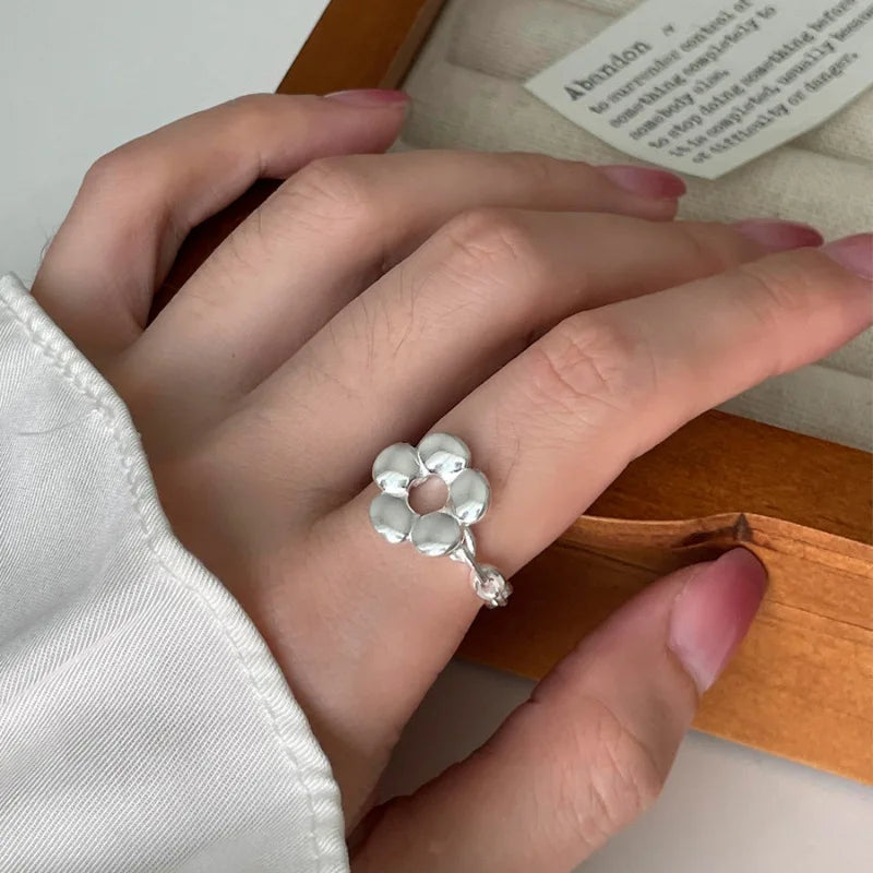 Korean Geometric Twist Ring