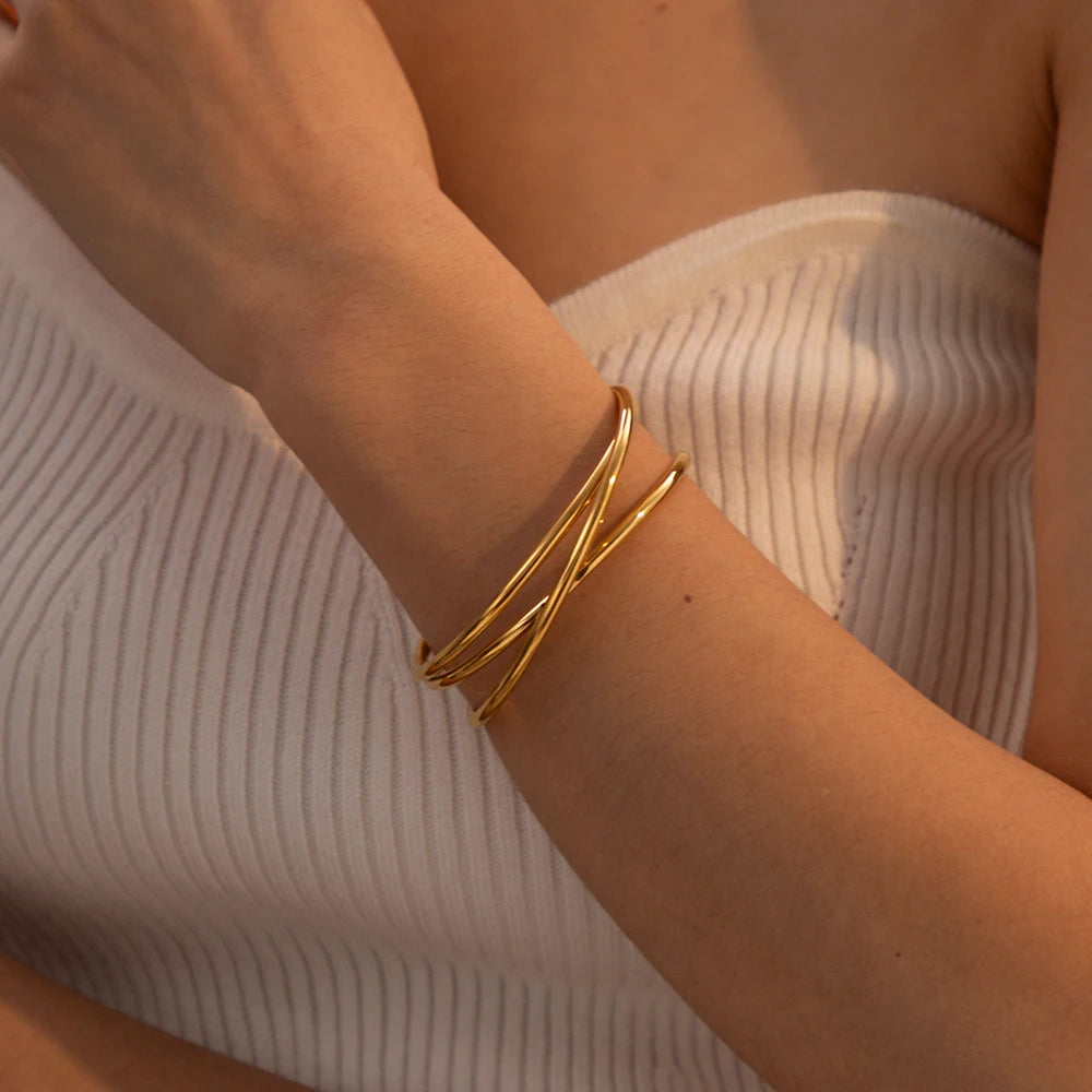 Interlaced Metal Line Gold Bracelet