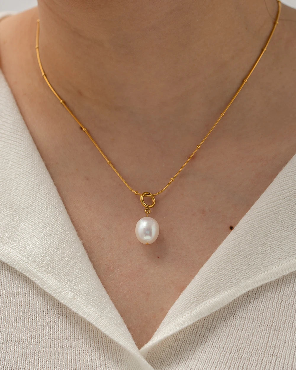 Gold Pearl Pendant Necklace