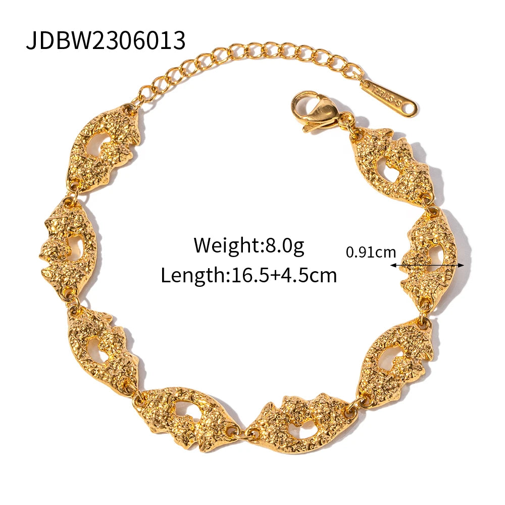 Vintage Textured Lips Gold Bracelet