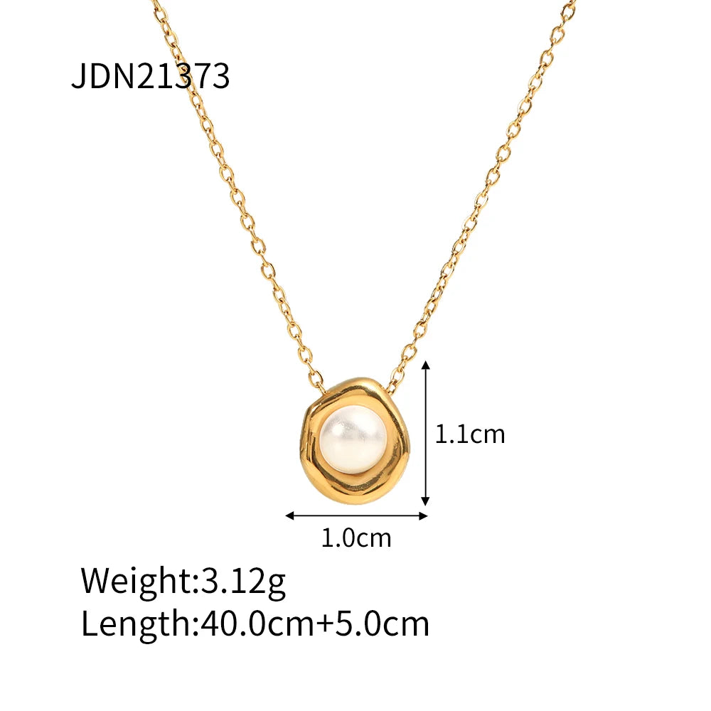 Vintage Pearl Pendant Necklace